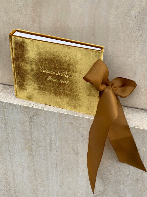 Livre d'or mariage : sublimez vos souvenirs avec style